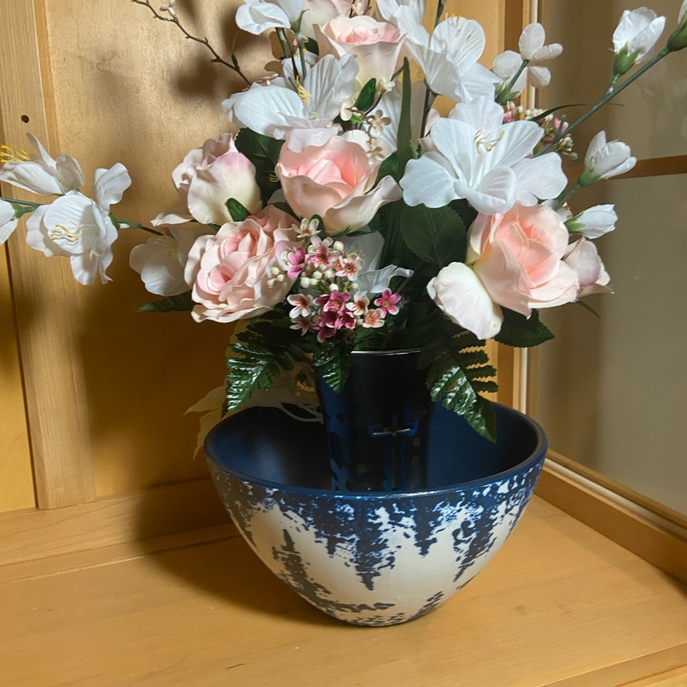 Elegant Floral Arrangement in Blue and White Vase
